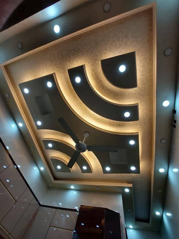 جبس بورد بخطوط منحنية وإضاءة سبوت لغرفة نوم